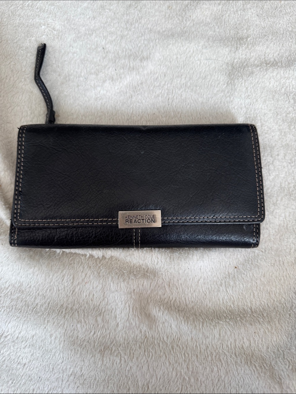 Kenneth Cole Reaction Black Leather Zip Wristlet Wallet
